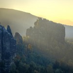 Herbstlicher Sonnenaufgang in der Sächsischen Schweiz – Breite Kluft